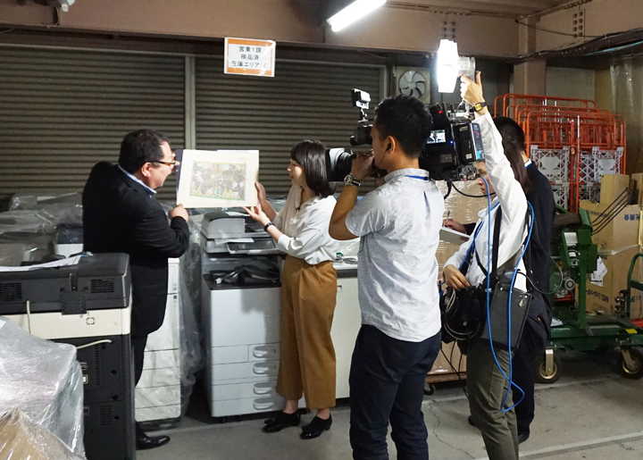 テレビ東京のニュース番組「ゆうがたサテライト」の取材風景